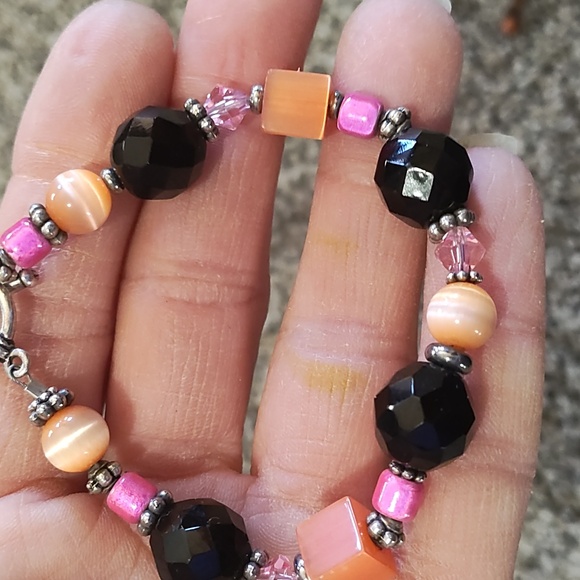 VINTAGE MULTICOLORED ROUND AND SQUARE GLASS BEADED TOGGLE 7.5" BRACELET - Picture 6 of 9